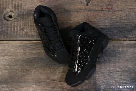 Hyperoad 13 CAP AIR GOWN AND JORDAN 1202